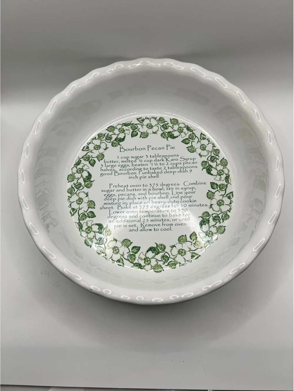 New Paula Deen Bourbon Pecan Pie Recipe Round scalloped Ceramic Baking Plate